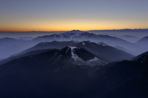 Panorama di montagna al tramonto